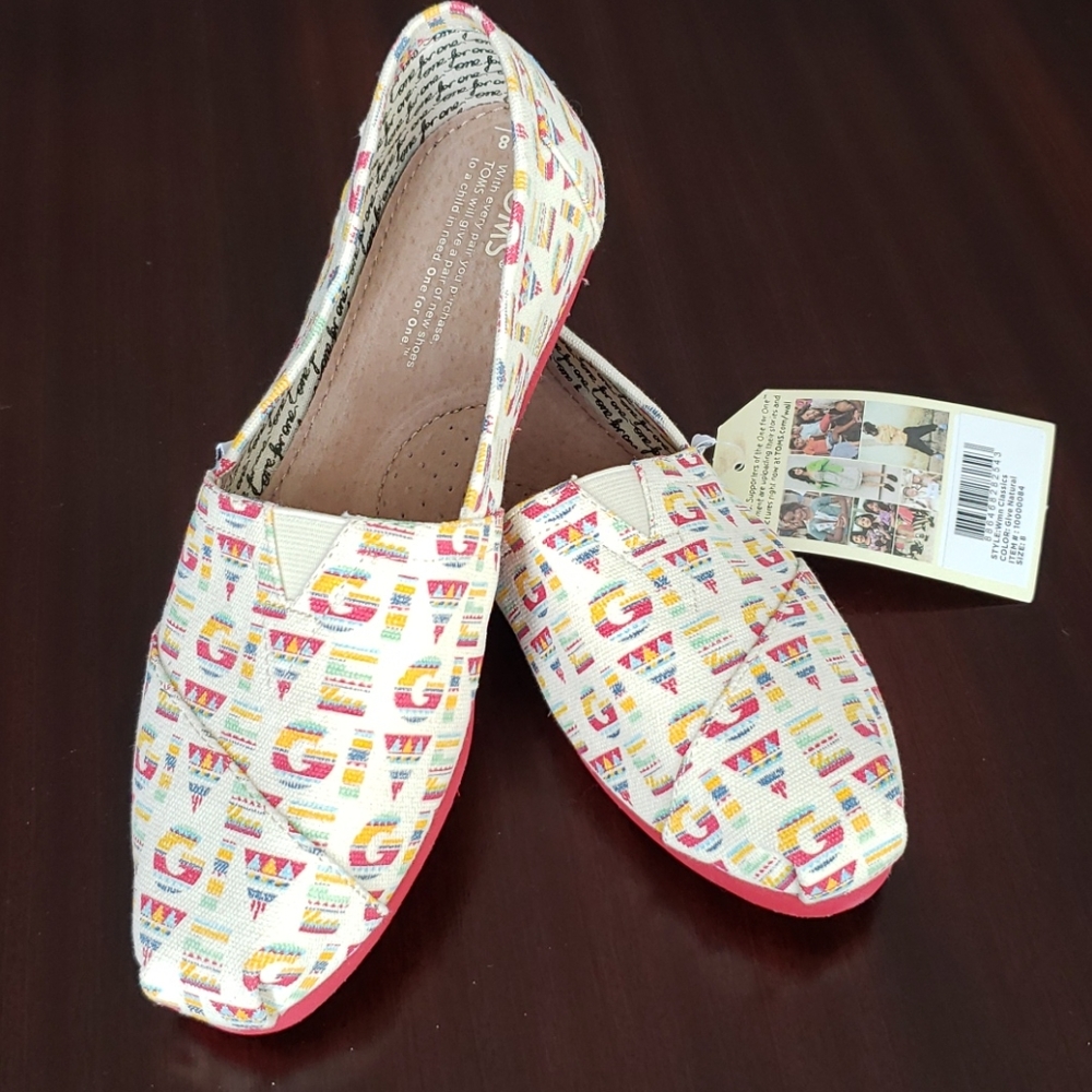 NWT Womens Size 8 Toms